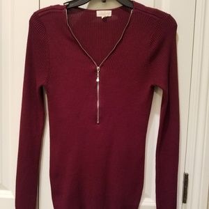 Ribbed sweater with zipper neck